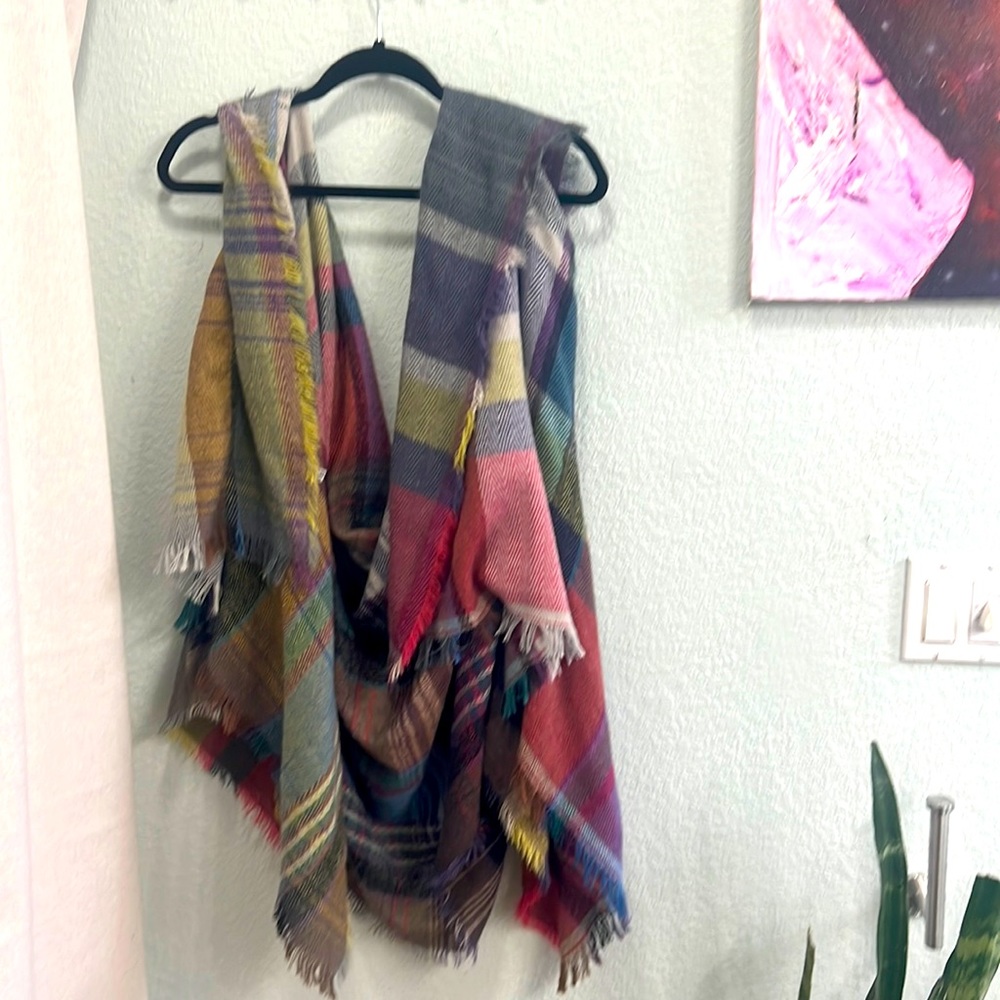 Multicolored Shrugged By Three Birds Nest - image 1